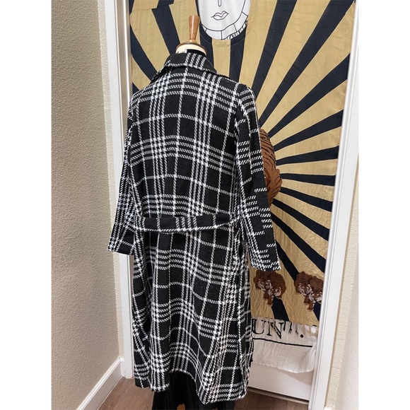 π Beautiful maxi plaid coat - Picture 6 of 11